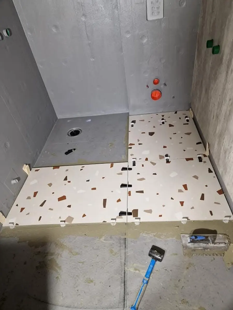 Baderomsgulv under flislegging